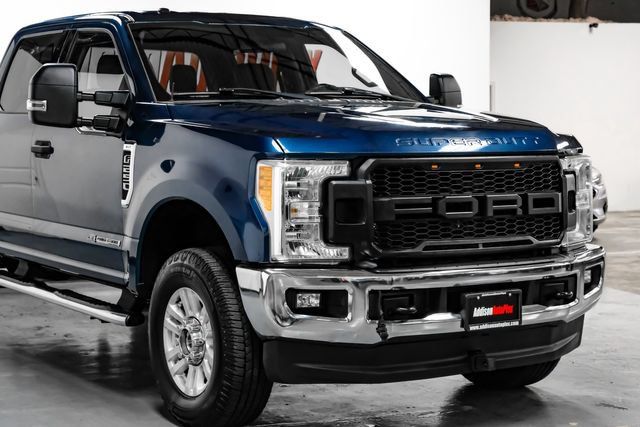 Used 2017 Ford F250 XLT w/ XLT Value Package AWD/4WD image 6