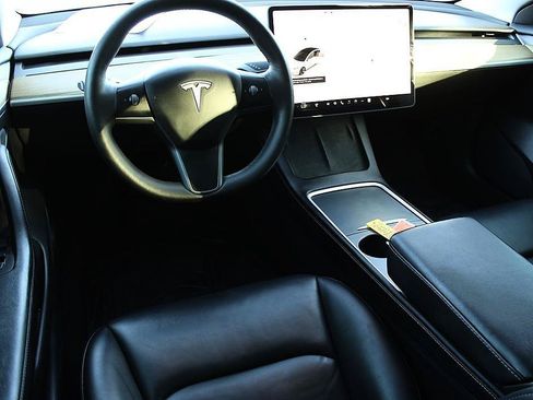 Used 2021 Tesla Model 3 Standard Range Plus RWD image 17