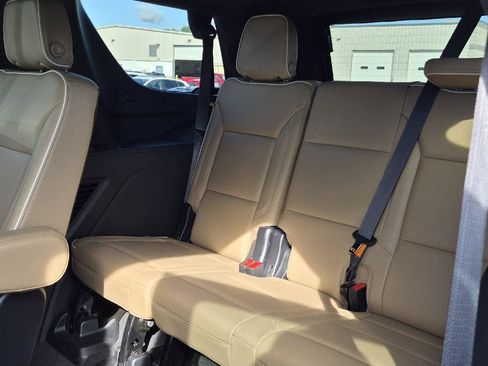 Used 2023 Chevrolet Tahoe Premier AWD/4WD image 7
