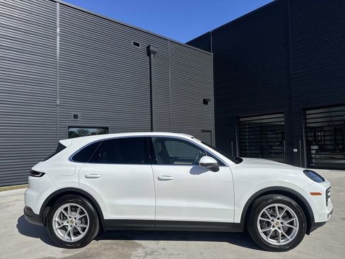 Used 2024 Porsche Cayenne image 10