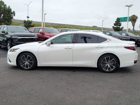 Used 2024 Lexus ES 300h w/ Premium Package FWD image 28