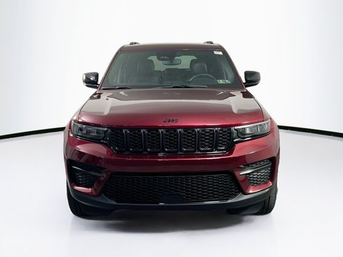 Used 2023 Jeep Grand Cherokee Altitude AWD/4WD image 2