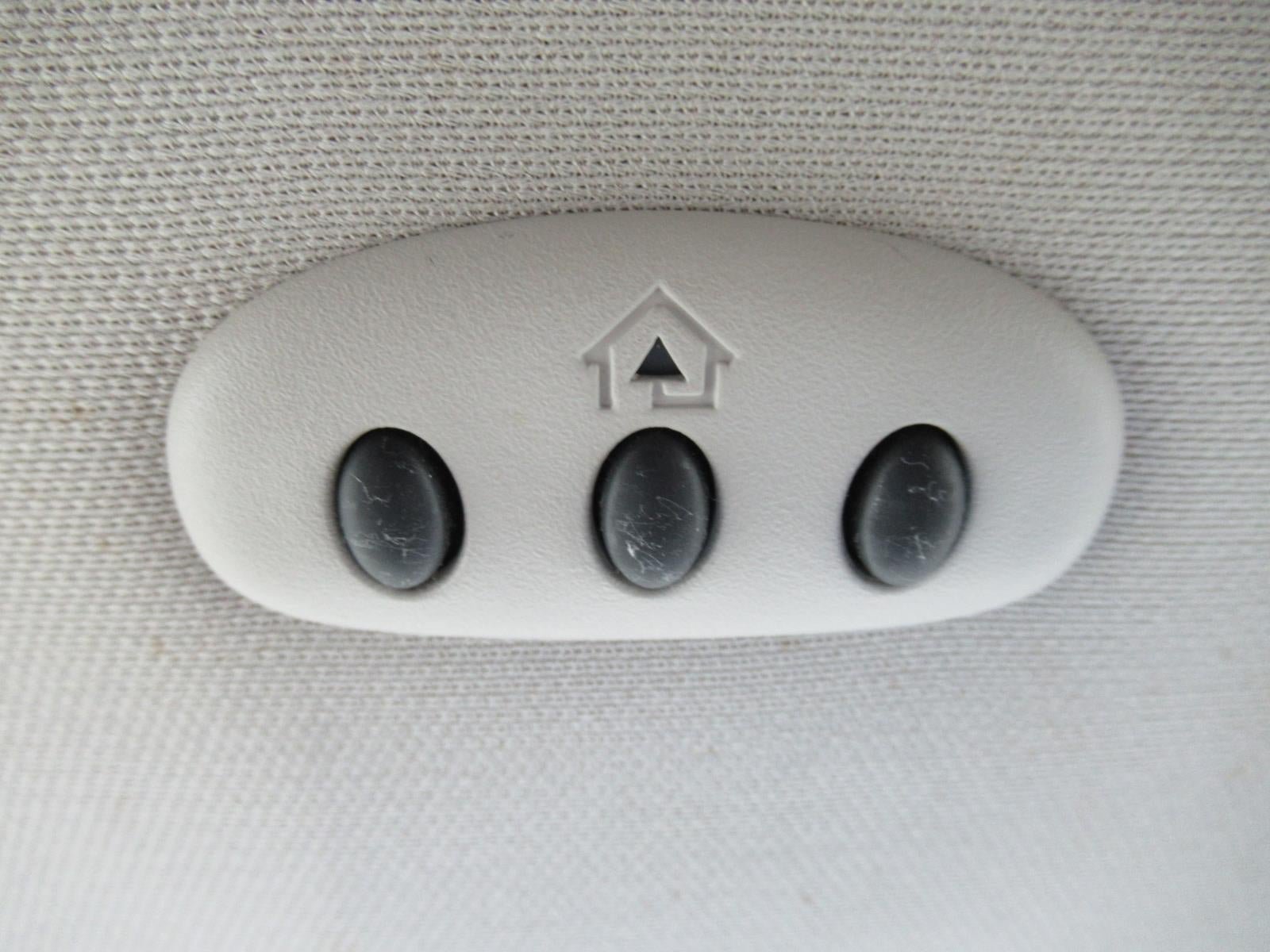 Used 2015 Chrysler Town & Country Touring FWD image 36