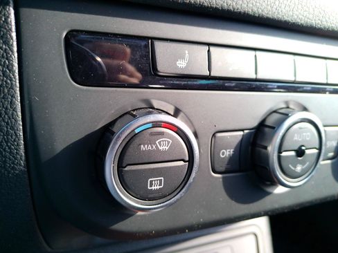 Used 2013 Volkswagen Tiguan SEL FWD image 15