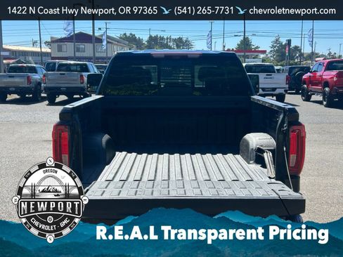 Used 2021 GMC Sierra 1500 AT4 w/ AT4 Value Package AWD/4WD image 7