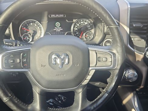 Used 2019 RAM 1500 Laramie AWD/4WD image 17