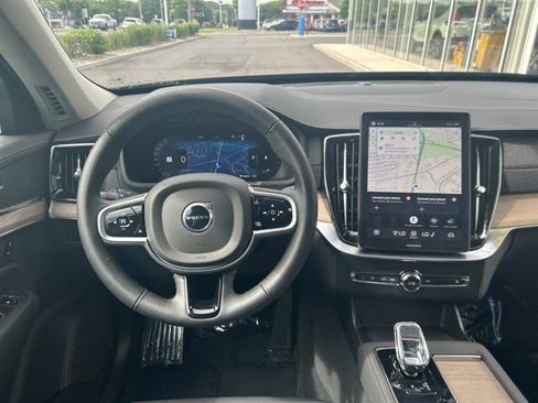 Certified 2025 Volvo XC90 B5 Plus AWD/4WD image 17