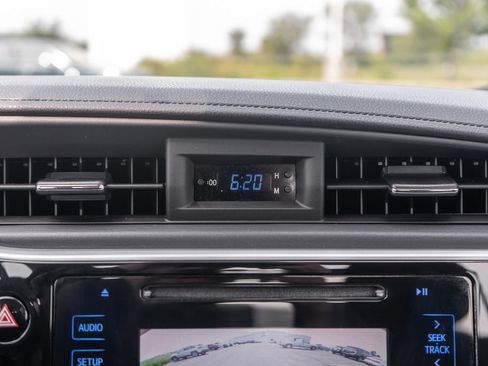 Used 2019 Toyota Corolla LE FWD image 29