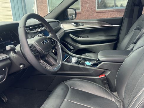 Used 2024 Jeep Grand Cherokee Overland w/ Trailer Tow Package image 13