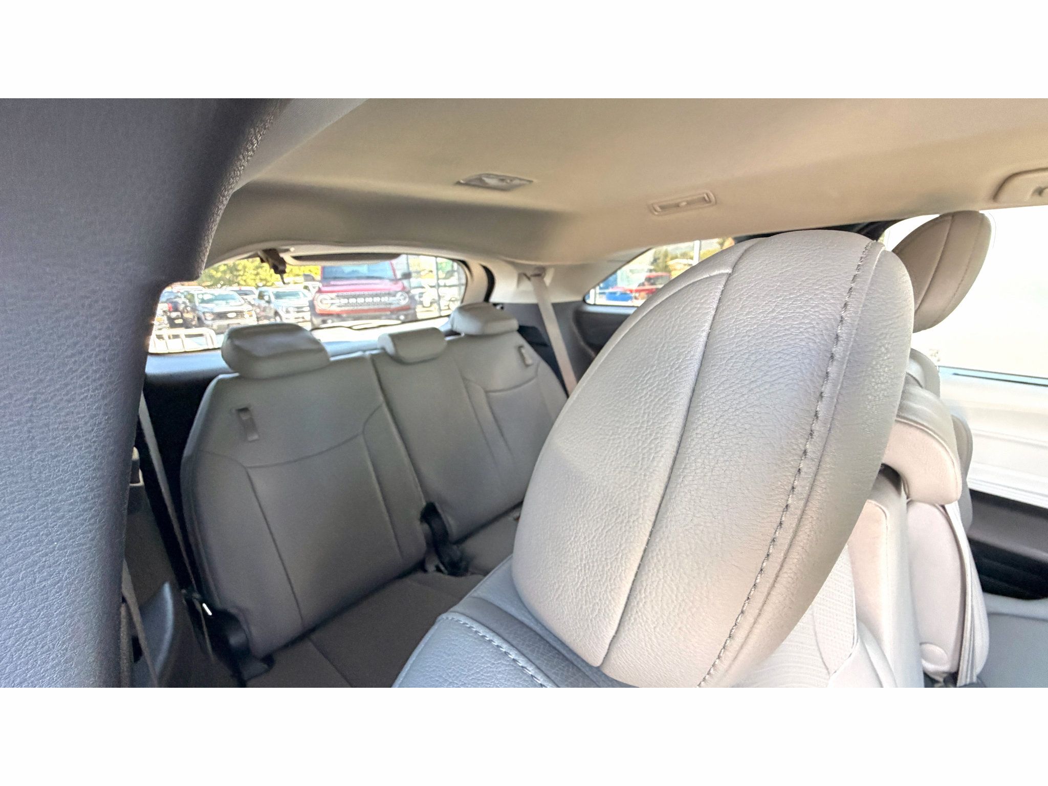 Used 2025 Toyota Sienna XLE FWD image 12