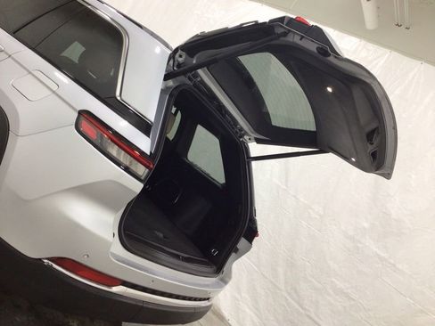 Used 2024 Jeep Grand Cherokee Limited w/ Luxury Tech Group II AWD/4WD image 20
