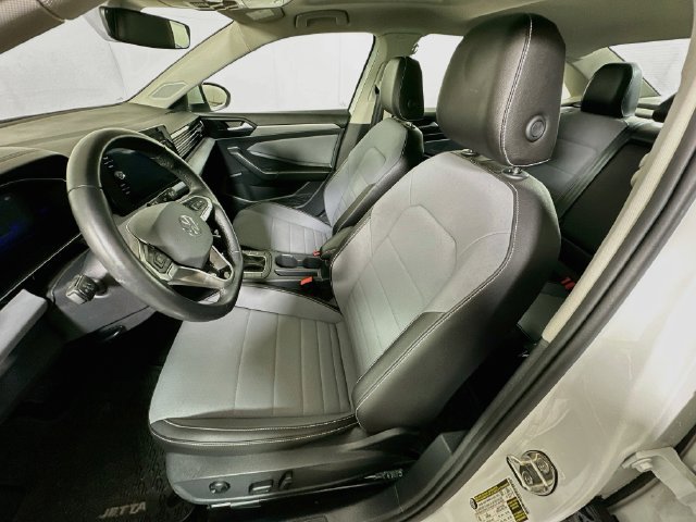 Used 2025 Volkswagen Jetta SE w/ Sunroof Package FWD image 20