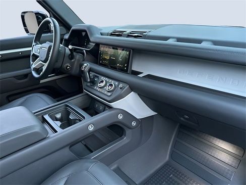 Used 2024 Land Rover Defender 110 S image 11