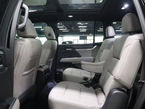 Used 2026 GMC Acadia Elevation w/ Elevation Premium Package FWD image 15