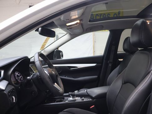 Used 2021 INFINITI QX50 Essential w/ Convenience Package image 17