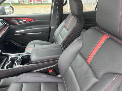 Used 2026 Chevrolet Traverse RS w/ LPO, Floor Liner Package FWD image 2