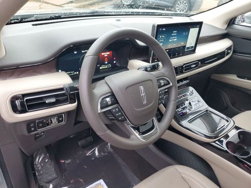 Certified 2023 Lincoln Nautilus Reserve image 13