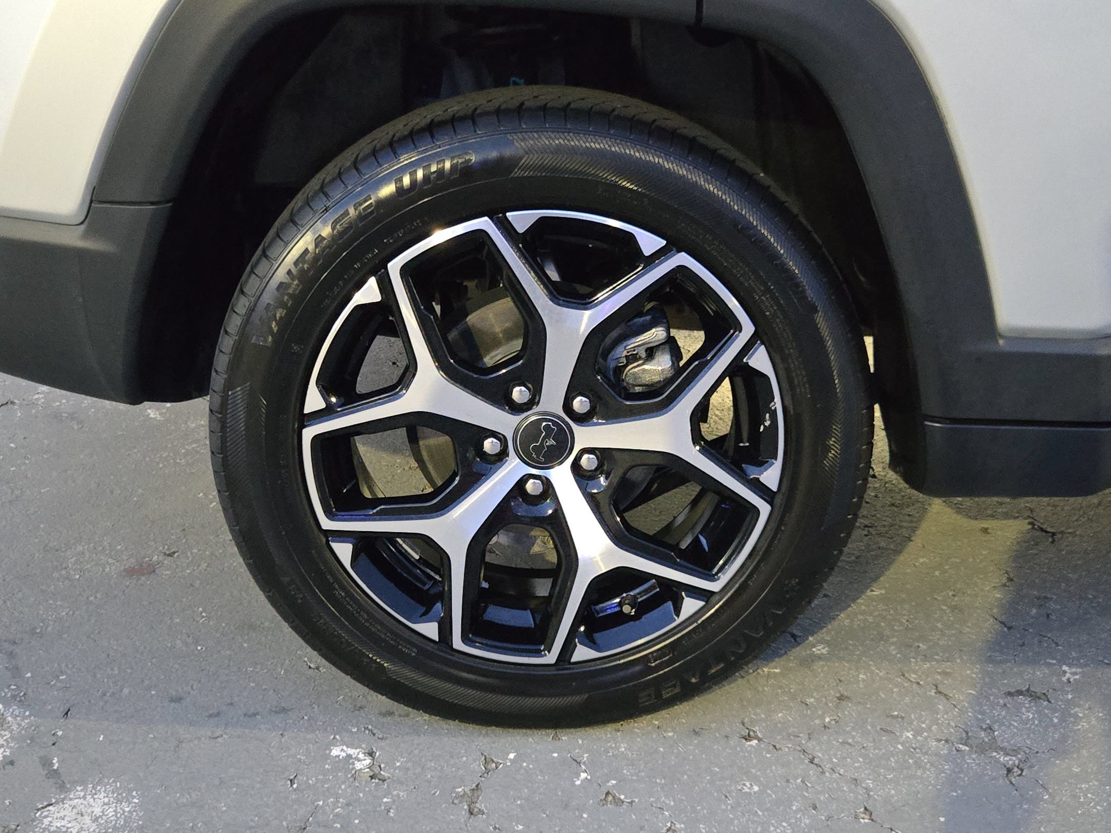 Used 2025 Jeep Compass Limited AWD/4WD image 17