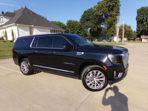 Used 2021 GMC Yukon XL Denali w/ Denali Premium Package image 5