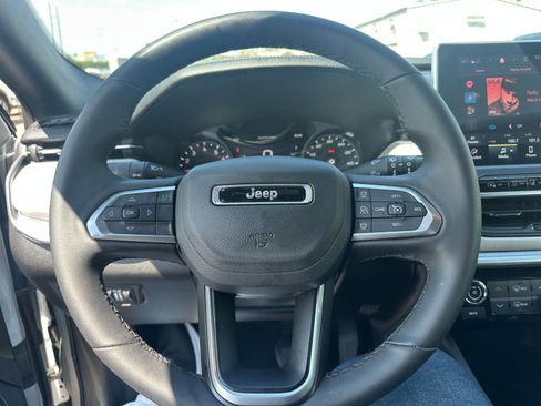Used 2025 Jeep Compass Limited image 28