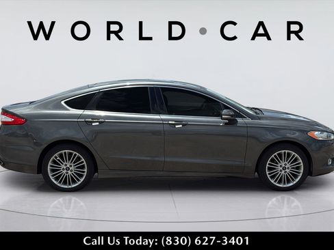 Used 2016 Ford Fusion SE w/ Equipment Group 202A FWD image 3
