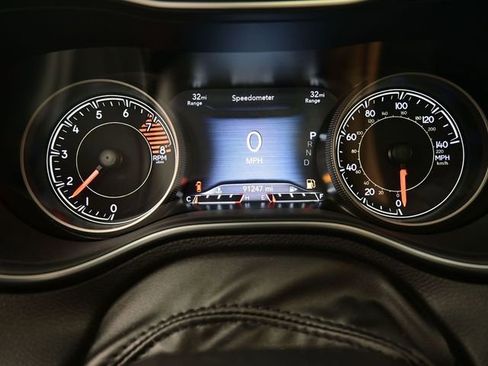 Used 2019 Jeep Cherokee Trailhawk image 21