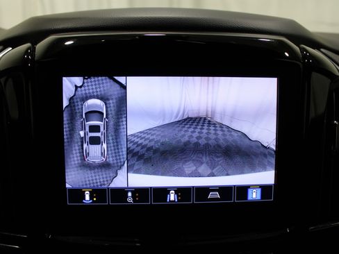 Used 2023 Chevrolet Traverse LT FWD image 16