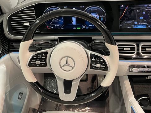Used 2023 Mercedes-Benz Maybach GLS 600 4MATIC image 19