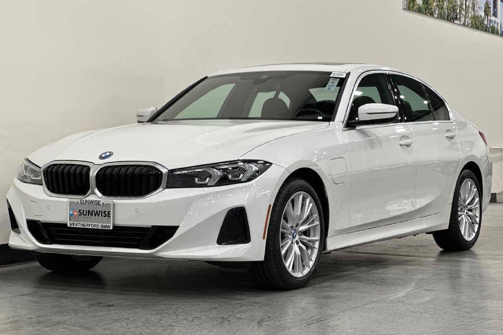Certified 2024 BMW 330e w/ Convenience Package RWD image 8