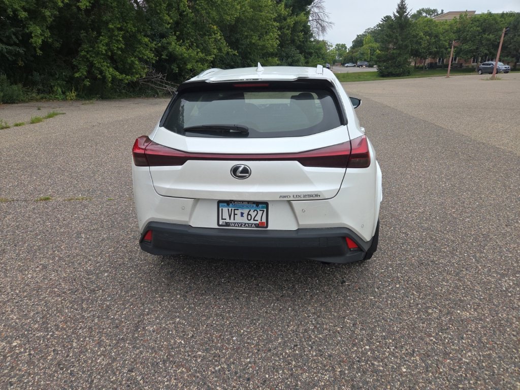Used 2024 Lexus UX 250h AWD w/ Premium Package image 18