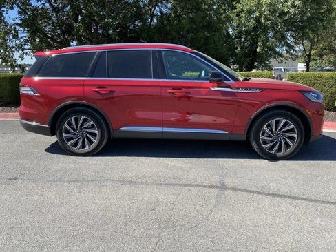 Used 2026 Lincoln Aviator AWD image 10