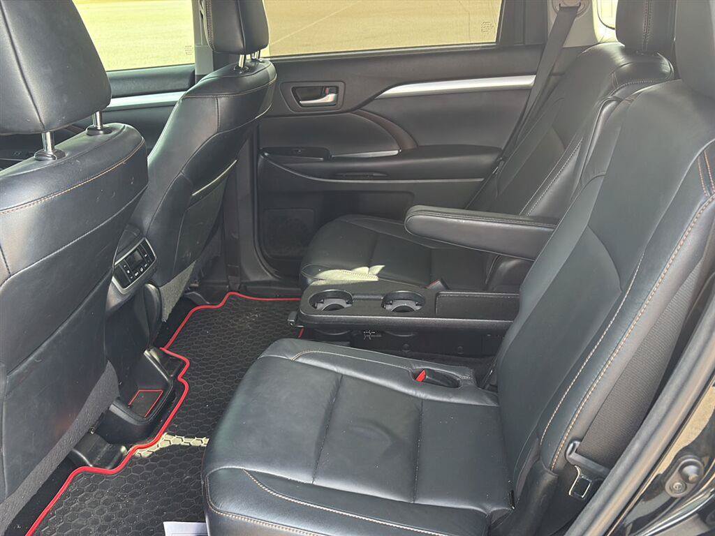 Used 2017 Toyota Highlander XLE FWD image 7