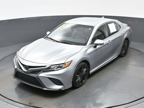 Used 2020 Toyota Camry SE FWD image 29