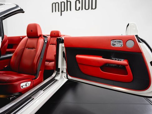 Used 2017 Rolls-Royce Dawn RWD image 43