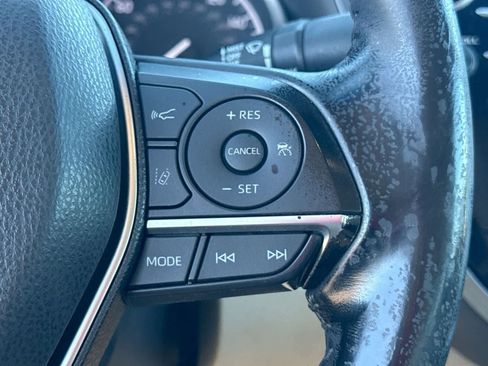 Used 2018 Toyota Camry XLE image 28