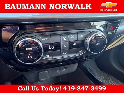 Used 2025 Chevrolet Trax ACTIV w/ Driver Confidence Package FWD image 21