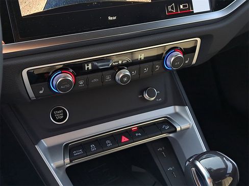 New 2025 Audi Q3 2.0T Premium image 14