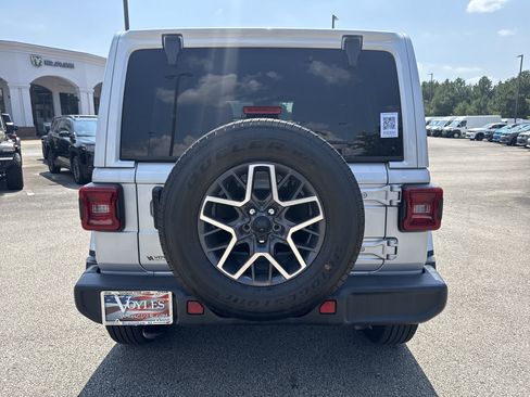 Used 2024 Jeep Wrangler Unlimited Sahara AWD/4WD image 6
