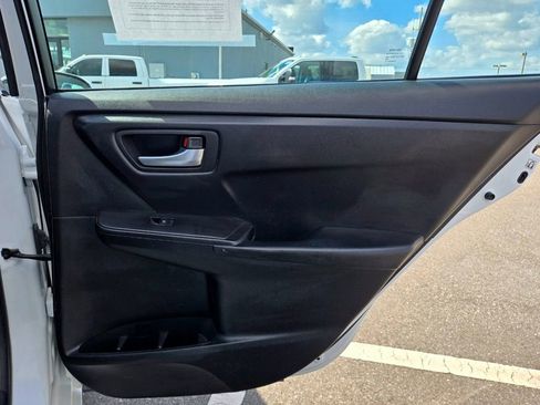 Used 2017 Toyota Camry SE image 37