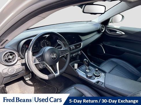 Used 2017 Alfa Romeo Giulia w/ Sport Appearance Package RWD image 11