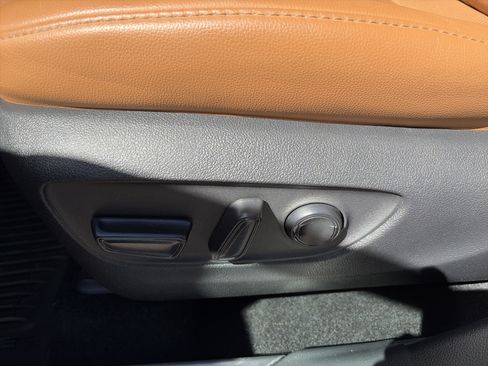 Used 2021 Toyota Highlander Platinum FWD image 27