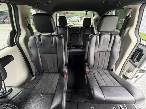 Used 2019 Dodge Grand Caravan SXT FWD image 13