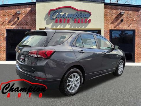 Used 2022 Chevrolet Equinox LS AWD/4WD image 4