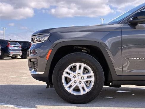 Used 2024 Jeep Grand Cherokee Laredo image 14