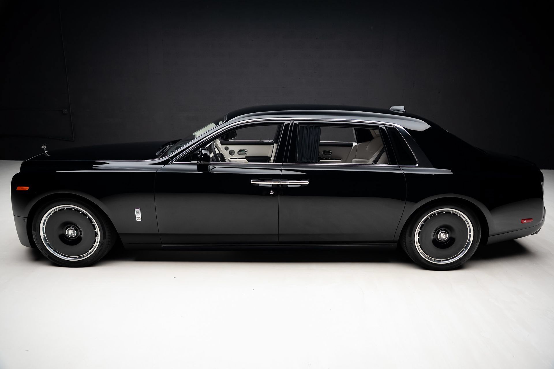 Used 2024 Rolls-Royce Phantom Extended Wheelbase RWD image 17