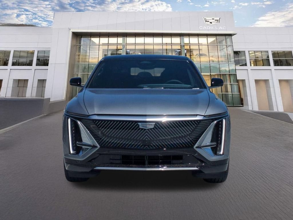Used 2026 Cadillac Lyriq Luxury AWD/4WD image 2