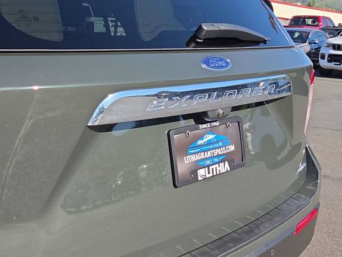 Used 2023 Ford Explorer XLT AWD/4WD image 15