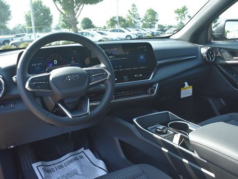 New 2027 Chevrolet Equinox LT w/ Safety and Technology Package FWD image 17
