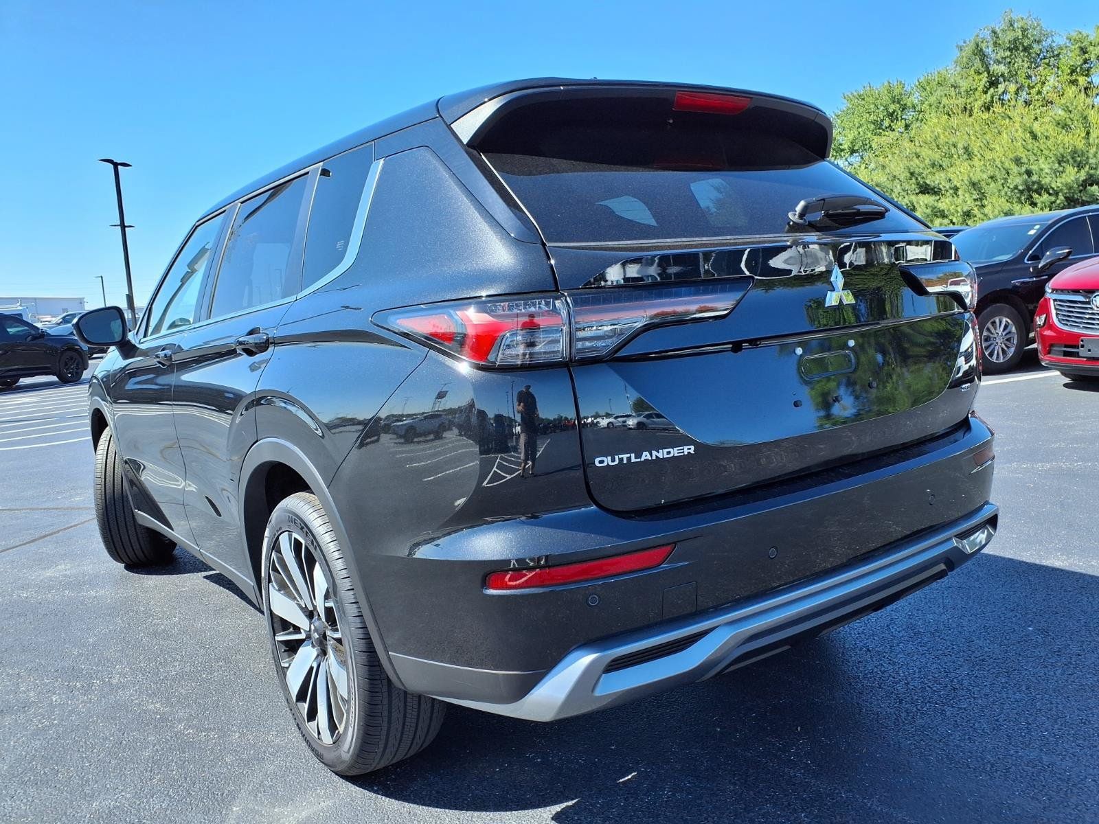 Used 2025 Mitsubishi Outlander SE FWD image 29