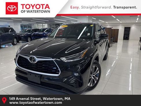 Certified 2021 Toyota Highlander XLE image 1